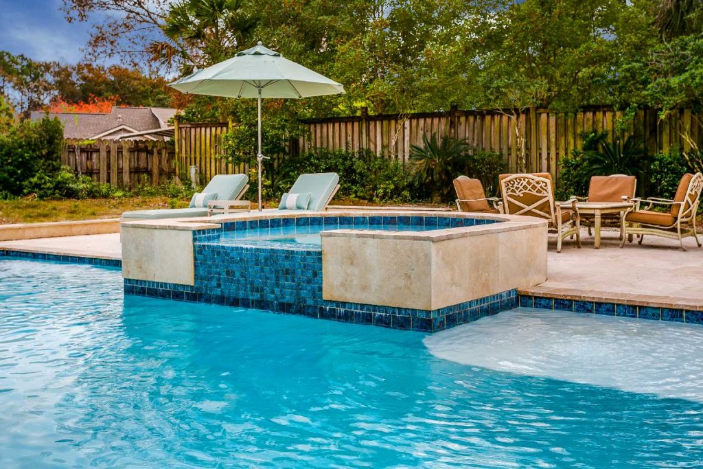 5 Pool Features Gulf Coast Homeowners Love
